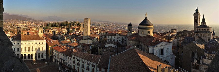 Panorama dalla Torre Civica sul centro storico di Città Alta